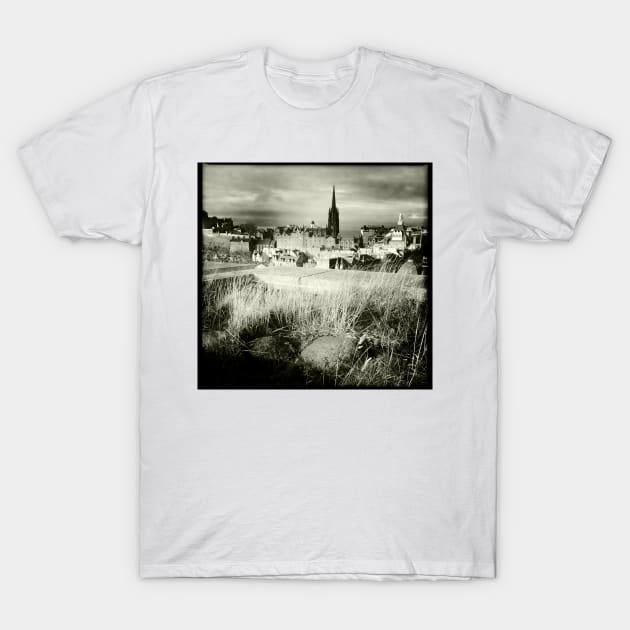 Rooftop view over Edinburgh looking towards The Hub T-Shirt by richflintphoto